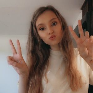 Meet your Posher, Alyssa